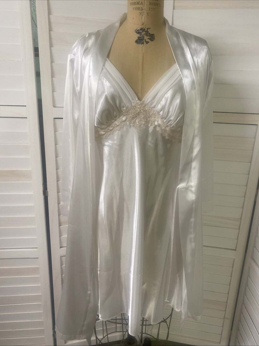 2 Pc Set White Satin Chemise & Robe Sz Large Lace Sequin Chiffon Ribbon Detail